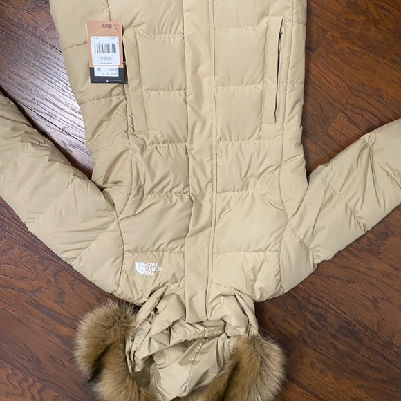 SOLD! Brand new size Small North Face coat - Picture 5 of 10